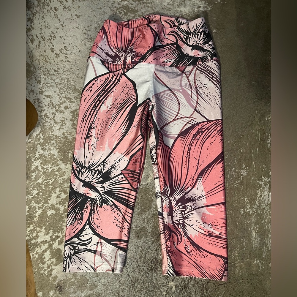 Pineapple Clothing Floral Pink and Black Crop Leggings. Size Medium.